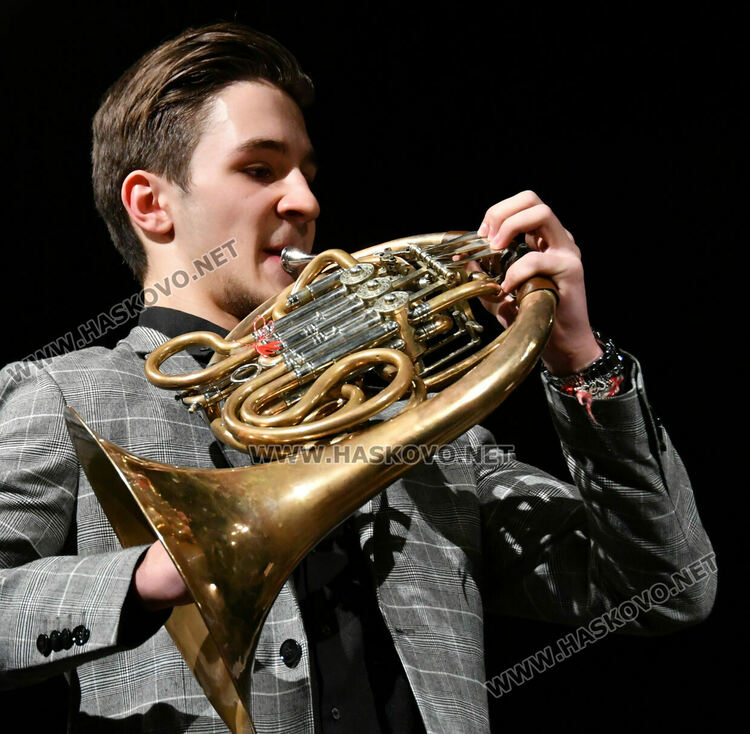 Камерният оркестър на Хасково и гостуващи солисти изнесоха пролетен концерт