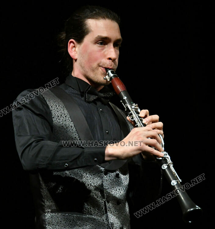 Камерният оркестър на Хасково и гостуващи солисти изнесоха пролетен концерт