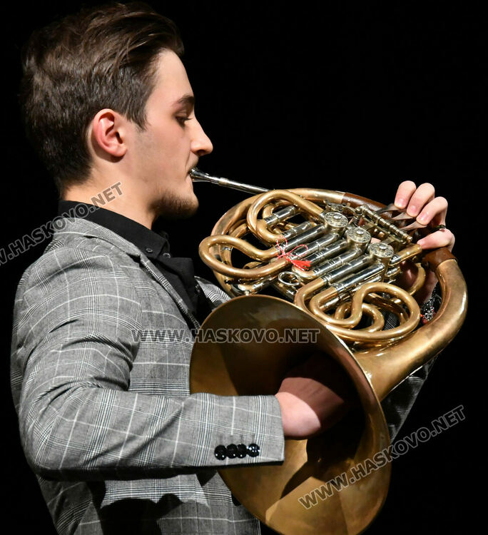 Камерният оркестър на Хасково и гостуващи солисти изнесоха пролетен концерт