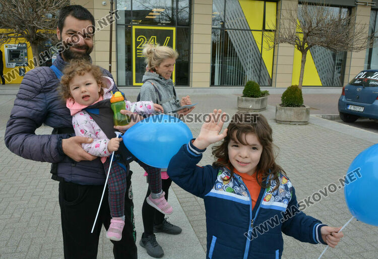 В седмицата на аутизма Общностният център в Хасково с информационна кампания за ранното диагностициране