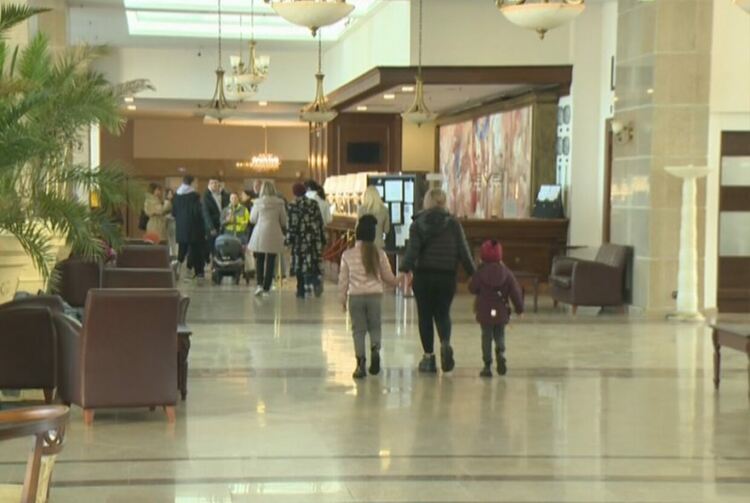 Хотелиери, приютили бежанци, нямат средства за издръжка