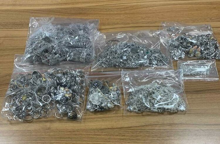 Задържаха злато и сребро за над 100 000 лв. в автобус и кола