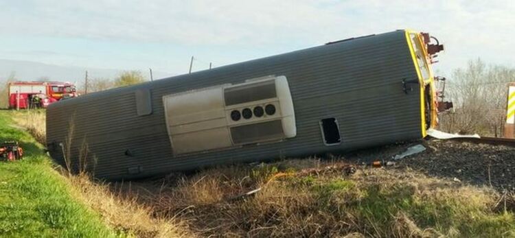 Влак дерайлира в Унгария, има загинали