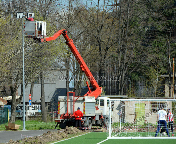 Подобрения по стадион „Младост“ –поливна система и осветление
