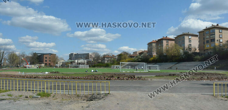 Подобрения по стадион „Младост“ –поливна система и осветление