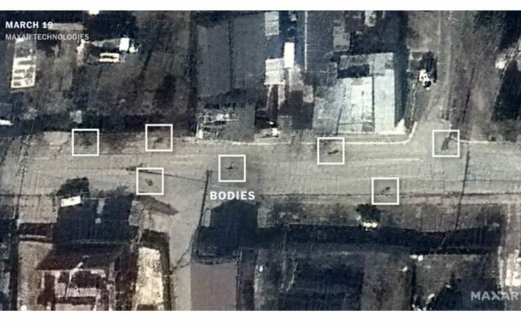 Труповете в Буча са лежали на улицата от седмици, доказват сателитни снимки