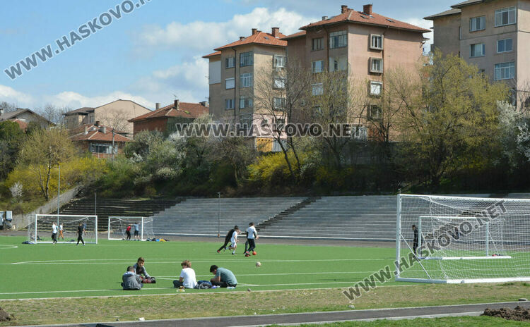 Подобрения по стадион „Младост“ –поливна система и осветление