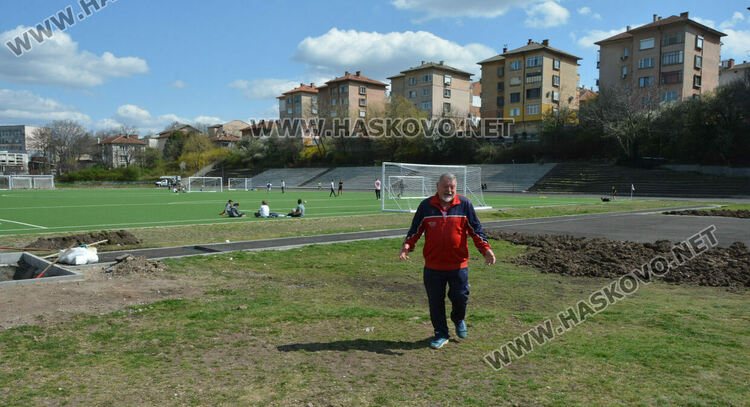 Подобрения по стадион „Младост“ –поливна система и осветление