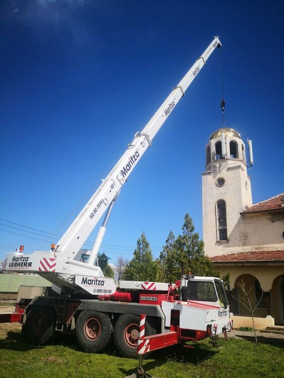 Камбанарията в Любеново заблестя с нов купол