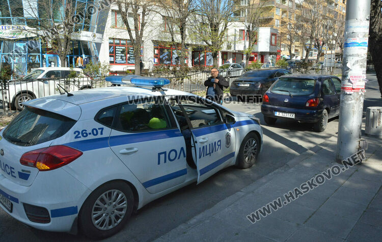 Акт за водач, преминал на червен светофар пред полицаи в Хасково