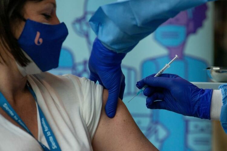 Засега не е нужна четвърта доза от ваксините срещу COVID-19, смятат европейските здравни служби
