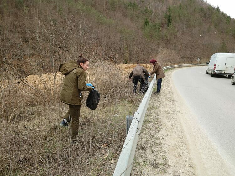 Мрънкаме, философстваме ...и хвърляме боклуци където и както ни дойде /галерия/