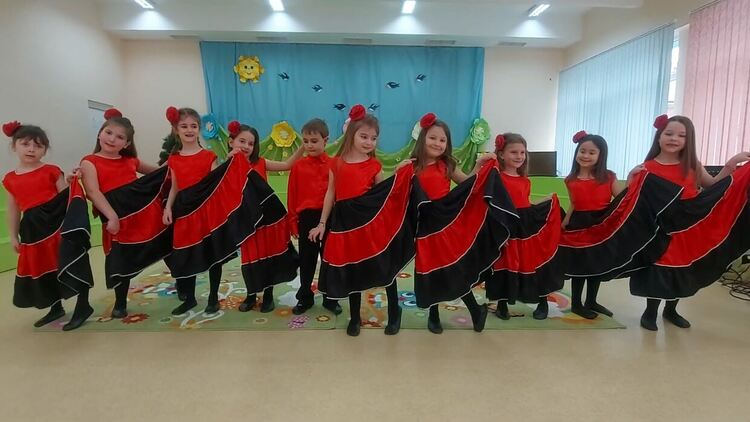 Децата от „Щурче“ с отличие от Международен конкурс за музика и танц 