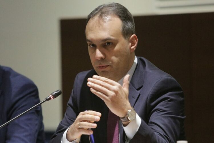 До два месеца трябва да се вземе решение как да се запазят способностите на Военновъздушните сили, каза министър Драгомир Заков