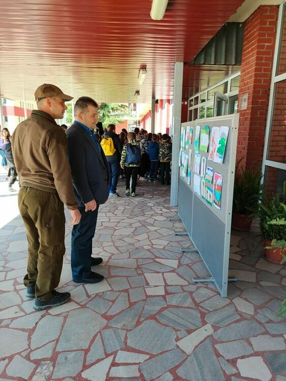 Ученици от "Златаров" заедно с лесовъди засадиха дръвчета през Седмицата на гората