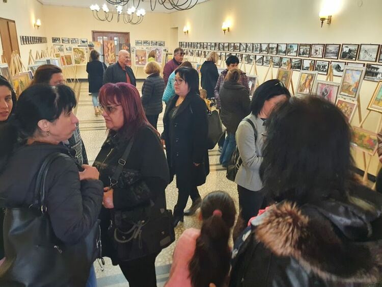 Д-р Дона Момчилова прави благотворителна изложба в полза на Детско отделение