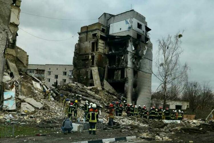 Извадиха 26 тела от развалините в Бородянка