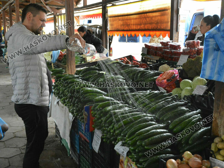 Яйцата в Хасково поскъпнаха плавно преди Великден, скок в цените на козунаците и курабиите