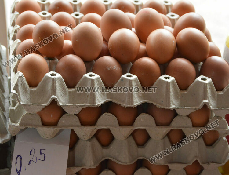 Яйцата в Хасково поскъпнаха плавно преди Великден, скок в цените на козунаците и курабиите