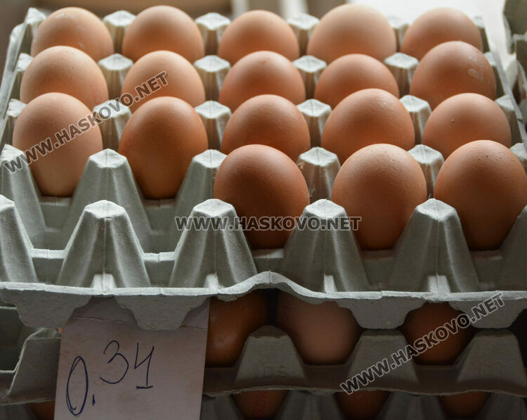Яйцата в Хасково поскъпнаха плавно преди Великден, скок в цените на козунаците и курабиите