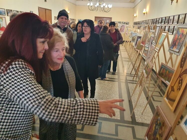 Д-р Дона Момчилова прави благотворителна изложба в полза на Детско отделение