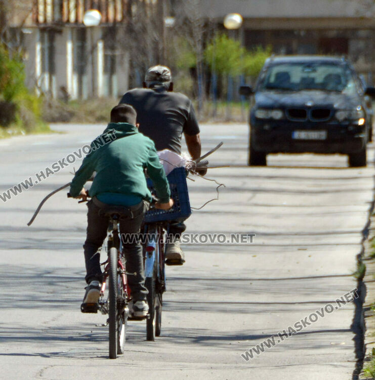 Роми налазиха разрушена сграда, арестуваха 8 души за кражби на метал