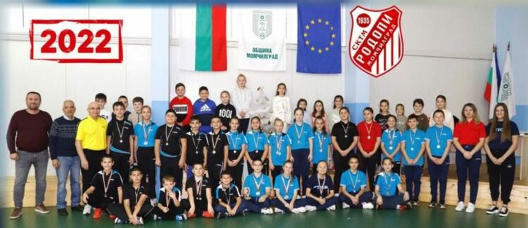 Момичетата от СКТМ"Родопи" от Момчилград станаха шампионки по тенис за възраст до 13 години