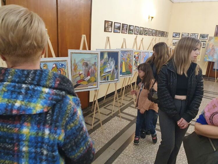 Д-р Дона Момчилова прави благотворителна изложба в полза на Детско отделение