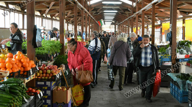 Яйцата в Хасково поскъпнаха плавно преди Великден, скок в цените на козунаците и курабиите