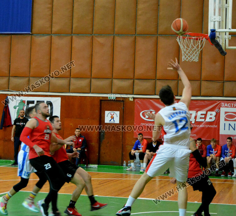 111:49 за баскетболния тим на Хасково срещу „Кралете на долината“
