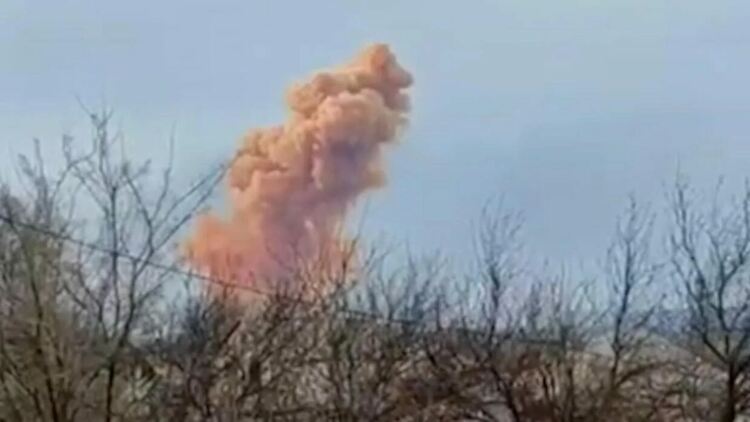 Склад за азотна киселина е пострадал при обстрел в Източна Украйна
