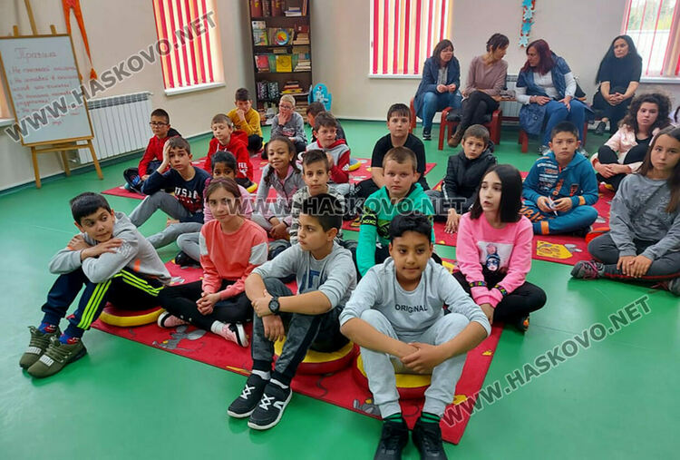 Авторът на приказки-игри Никола Райков гостува в “Шандор Петьофи”