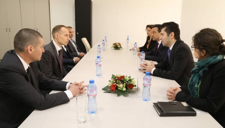 Петков се срещна с представители на Amazon и Google