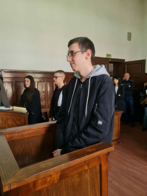 Ученик в ролята на вещо лице