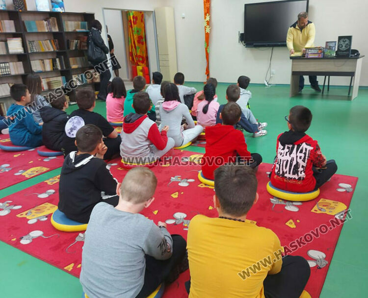 Авторът на приказки-игри Никола Райков гостува в “Шандор Петьофи”