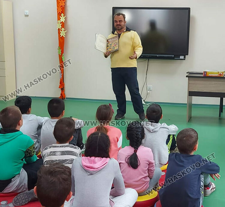Авторът на приказки-игри Никола Райков гостува в “Шандор Петьофи”