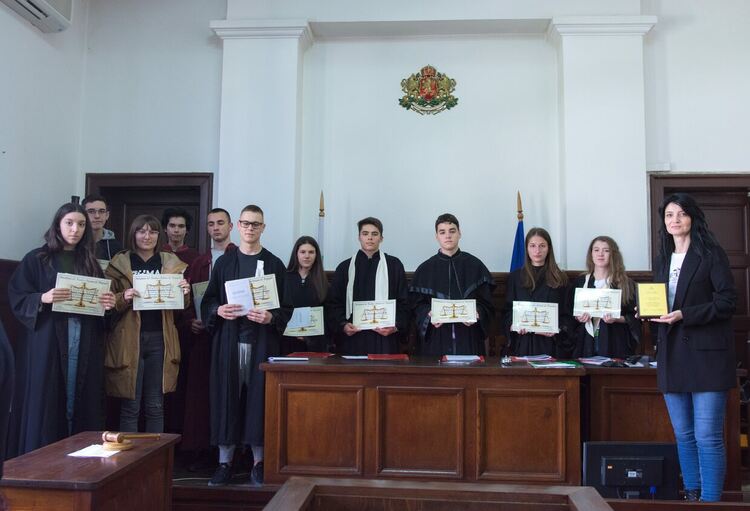 Районен съд - Първомай отвори врати и ученици попълниха съдебния състав