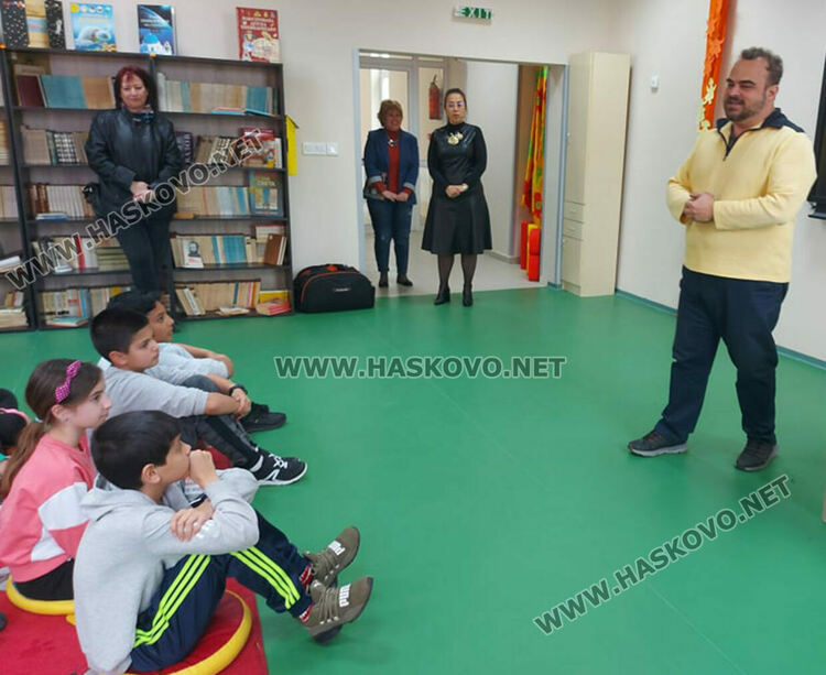 Авторът на приказки-игри Никола Райков гостува в “Шандор Петьофи”