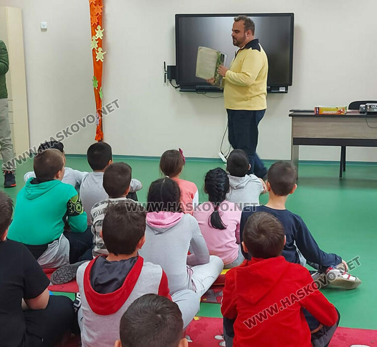 Авторът на приказки-игри Никола Райков гостува в “Шандор Петьофи”