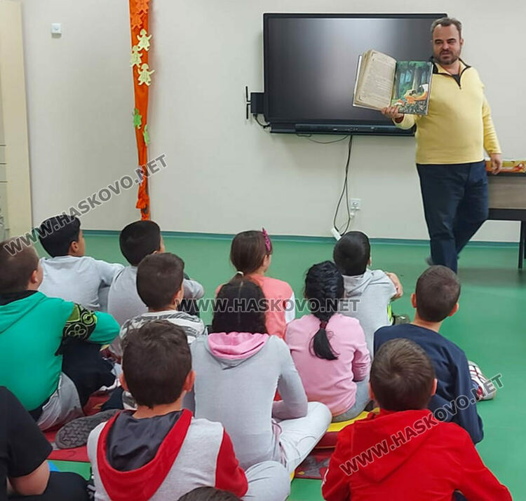 Авторът на приказки-игри Никола Райков гостува в “Шандор Петьофи”