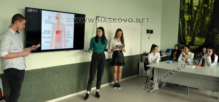 Открит урок и електронна книжка за 50 г. от създаването на ПМГ-Хасково