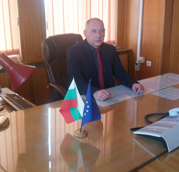 Никола Палахутев