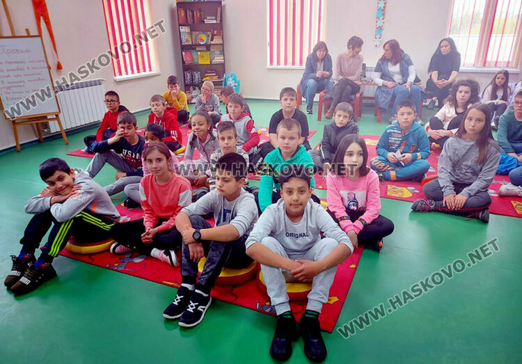 Авторът на приказки-игри Никола Райков гостува в “Шандор Петьофи”