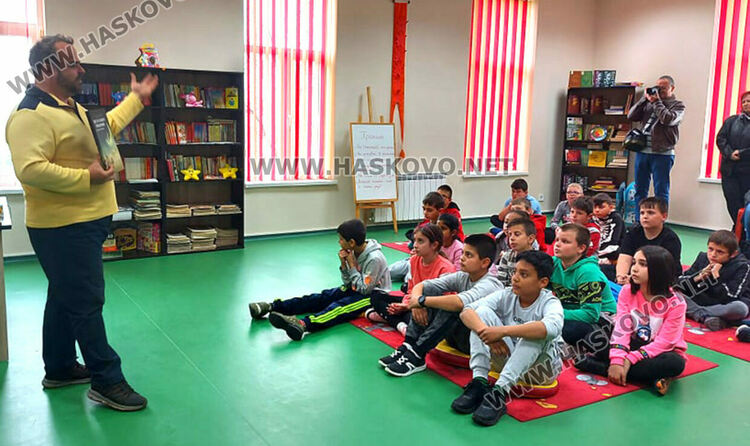 Авторът на приказки-игри Никола Райков гостува в “Шандор Петьофи”