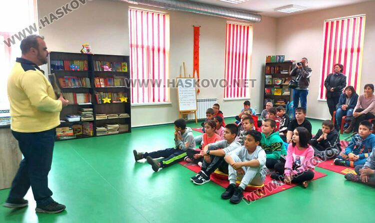 Авторът на приказки-игри Никола Райков гостува в “Шандор Петьофи”
