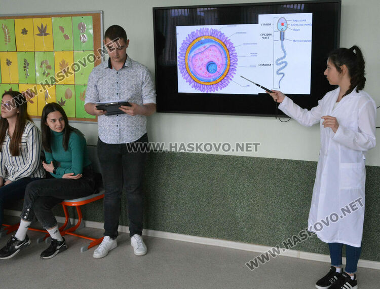 Открит урок и електронна книжка за 50 г. от създаването на ПМГ-Хасково