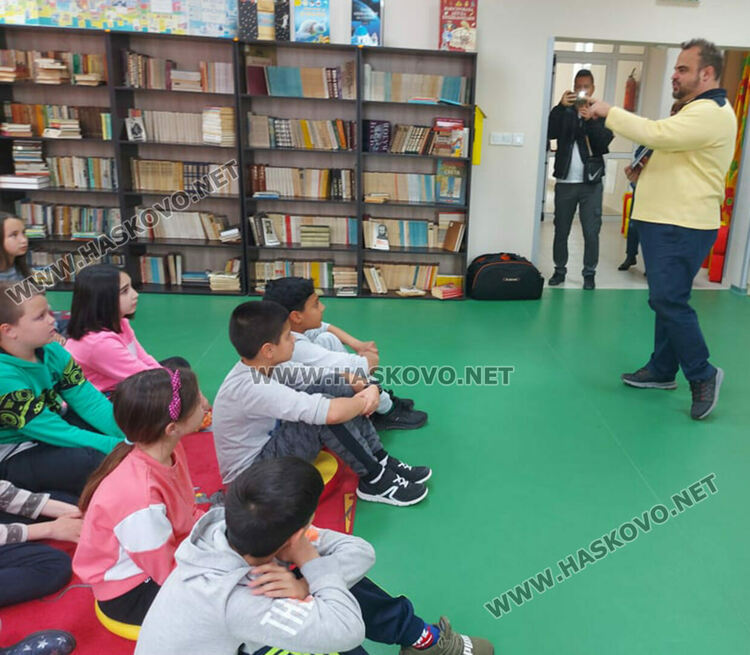 Авторът на приказки-игри Никола Райков гостува в “Шандор Петьофи”