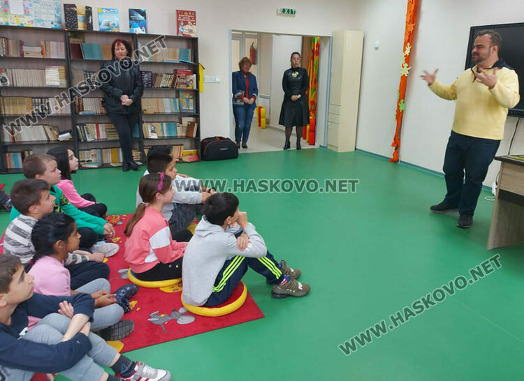 Авторът на приказки-игри Никола Райков гостува в “Шандор Петьофи”