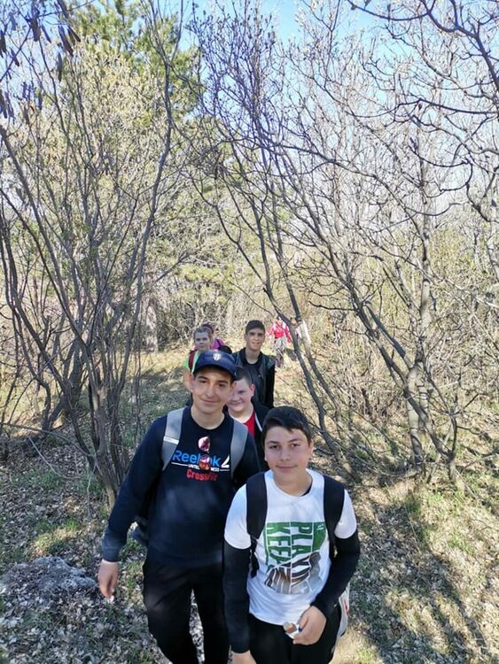 Млади туристи изкачиха връх Св. Илия