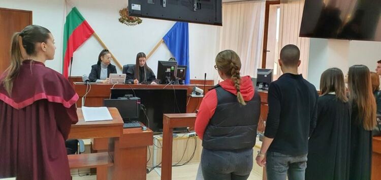 Ученици от Свиленград участваха в симулативен съдебен процес за наркотици 